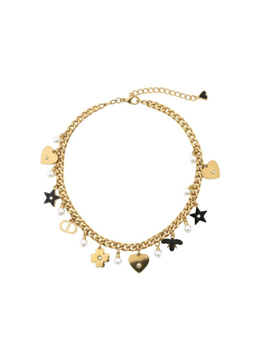 Collier doré avec breloques